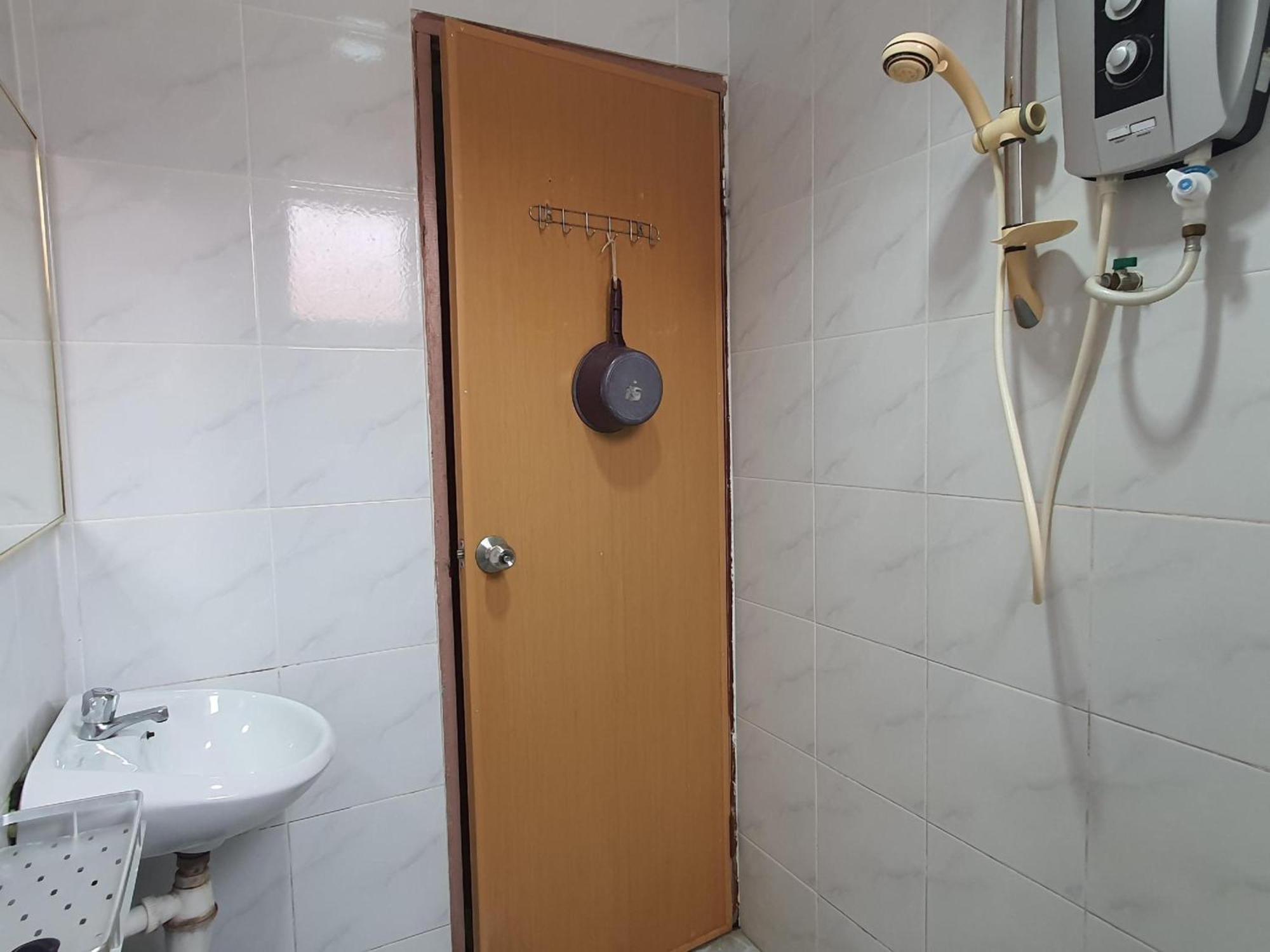 Oyo 90964 Melody 88 Inn Мири Екстериор снимка