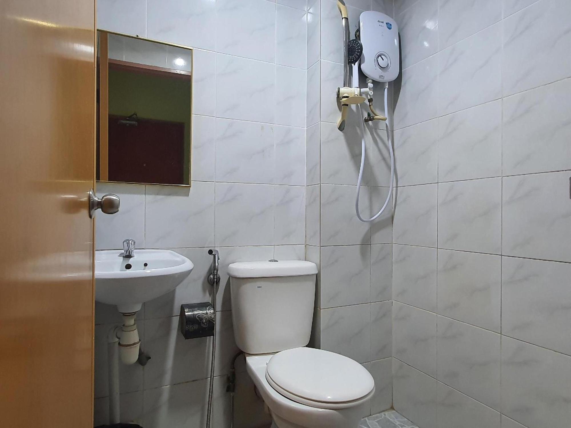 Oyo 90964 Melody 88 Inn Мири Екстериор снимка