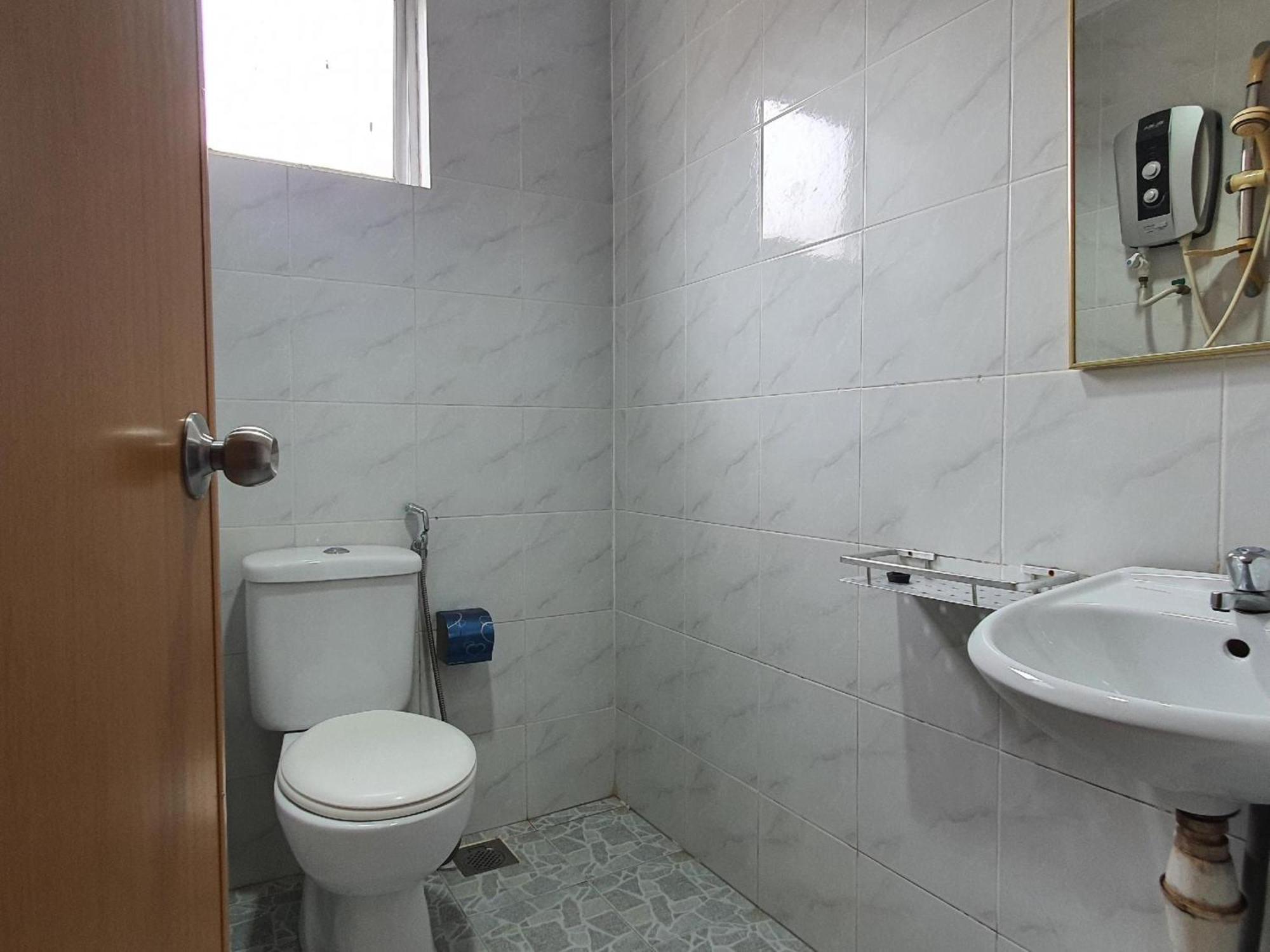 Oyo 90964 Melody 88 Inn Мири Екстериор снимка